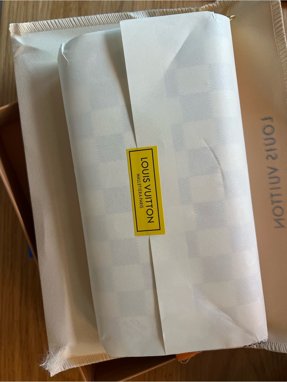 Louis Vuitton Damier Azur Zip Wallet - Cream/Gray - Picture 5 of 6